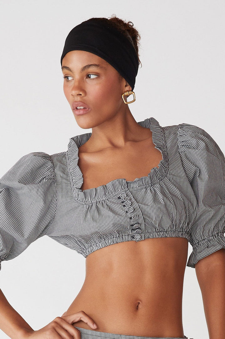 Gekürzte Polyesterbluse mit Knöpfen und Rüschensaum