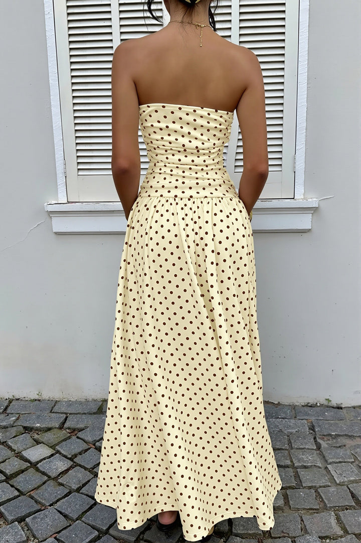 Langes Kleid mit Polka Dots und Volants für sommerliche Anlässe