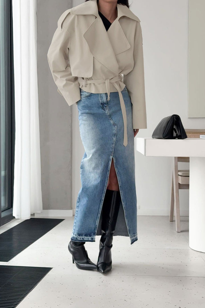 Damen Kurzjacke mit Gürtel und Reverskragen von der Seite