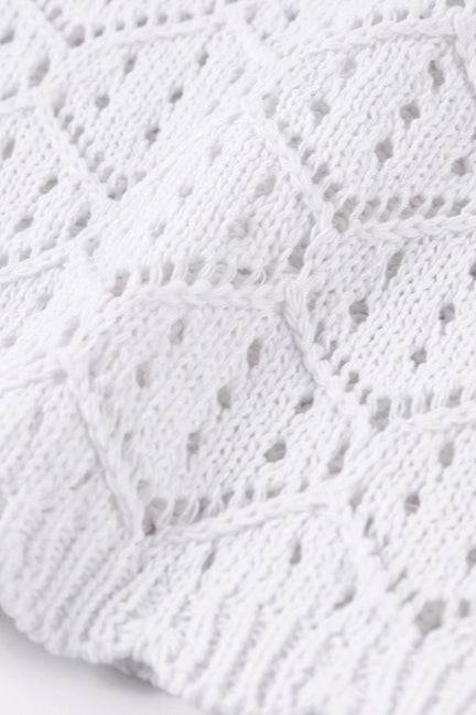 Detailansicht des Lochmusters am Damen Strickset mit Shorts