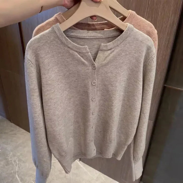 Gemütlicher grob gestrickter Wollcardigan-Pullover