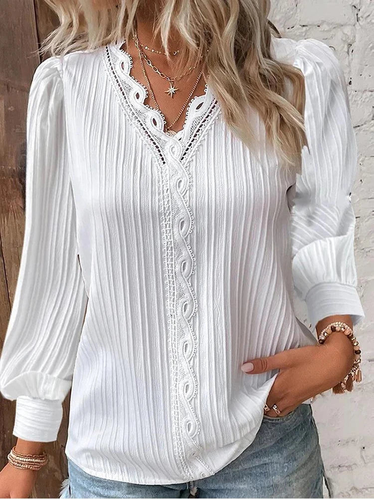 Damenbluse aus Chiffon mit Spitzenbesatz