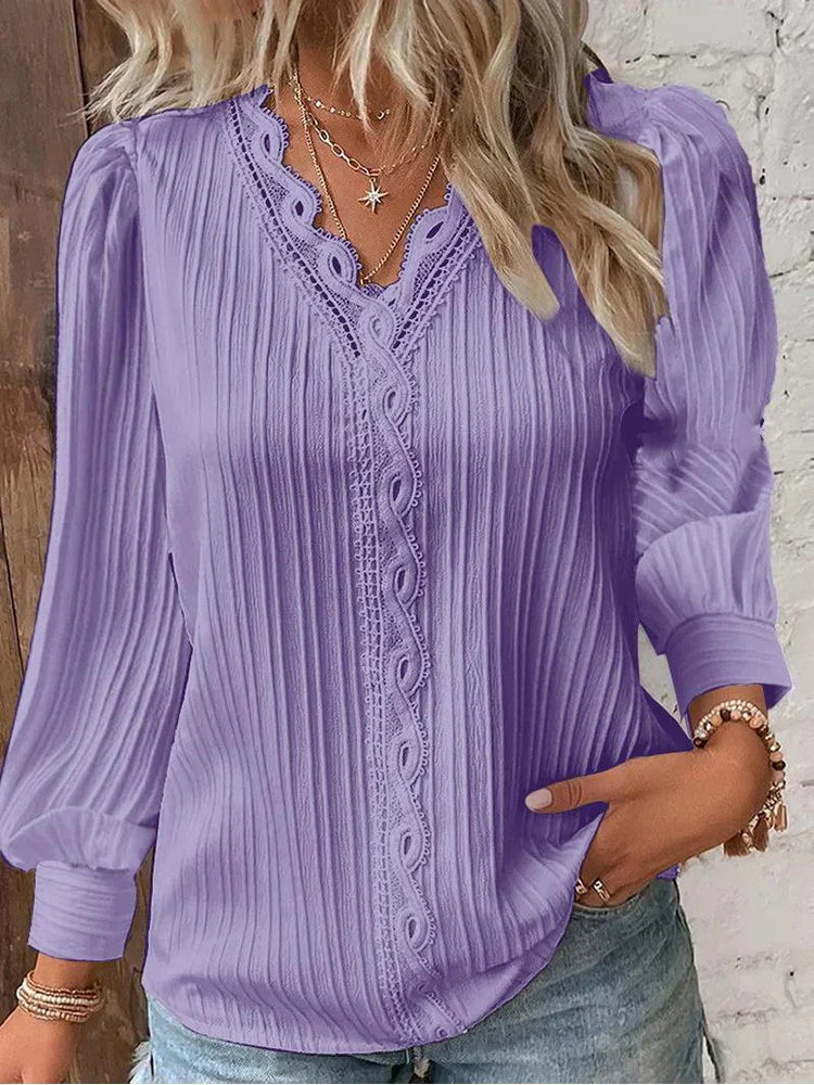 Damenbluse aus Chiffon mit Spitzenbesatz