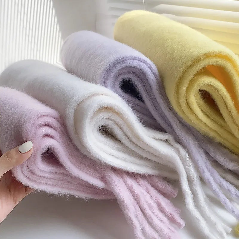 Großer Winterschal als wärmendes Accessoire für kalte Tage