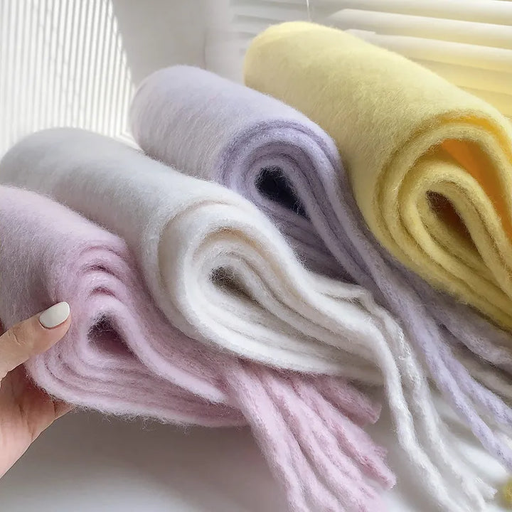 Großer Winterschal als wärmendes Accessoire für kalte Tage