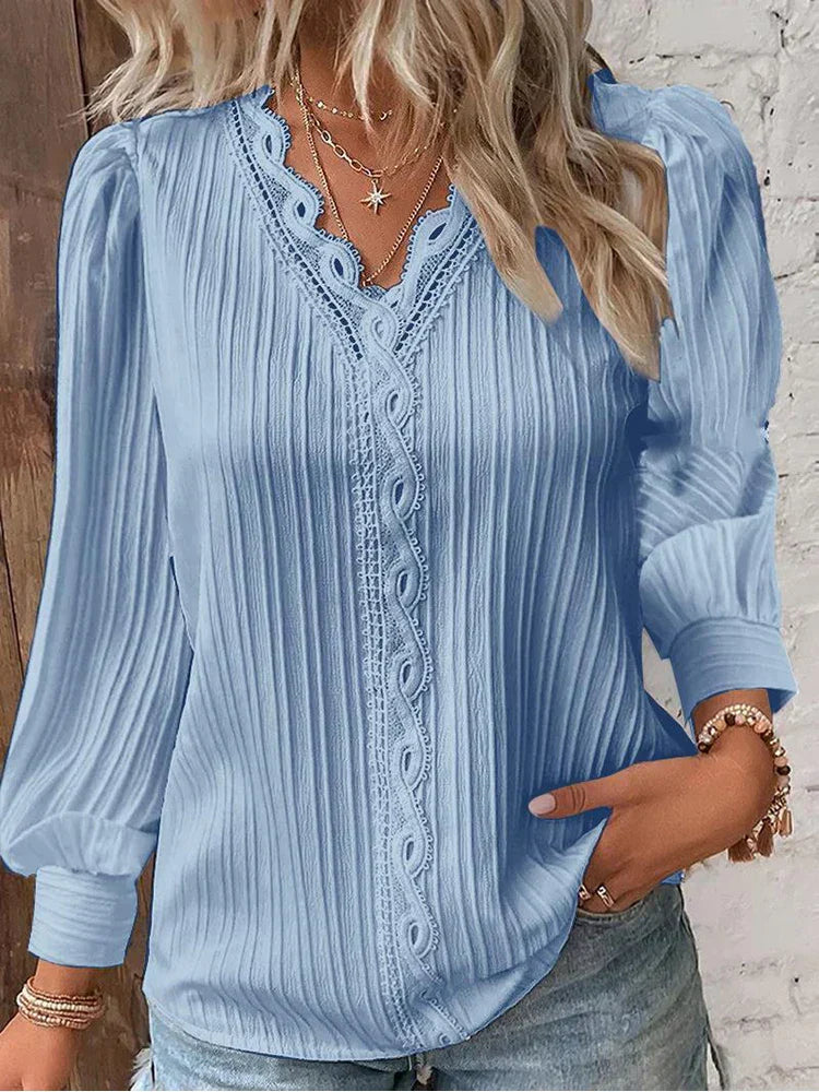 Damenbluse aus Chiffon mit Spitzenbesatz