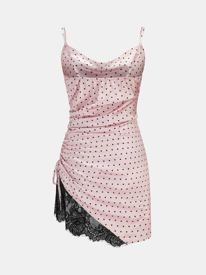 Figurbetontes Damenkleid aus Satin mit Wasserfallausschnitt und Mini-Länge