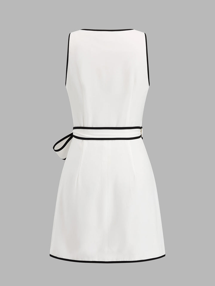 Damen Minikleid ärmellos mit Wickeloptik und Kontrastkante Rückansicht
