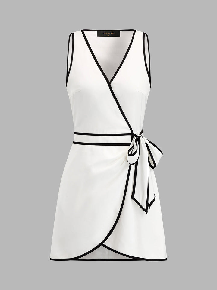 Damen Minikleid in Wickeloptik mit Bindedetail und Kontrastkante Nahansicht