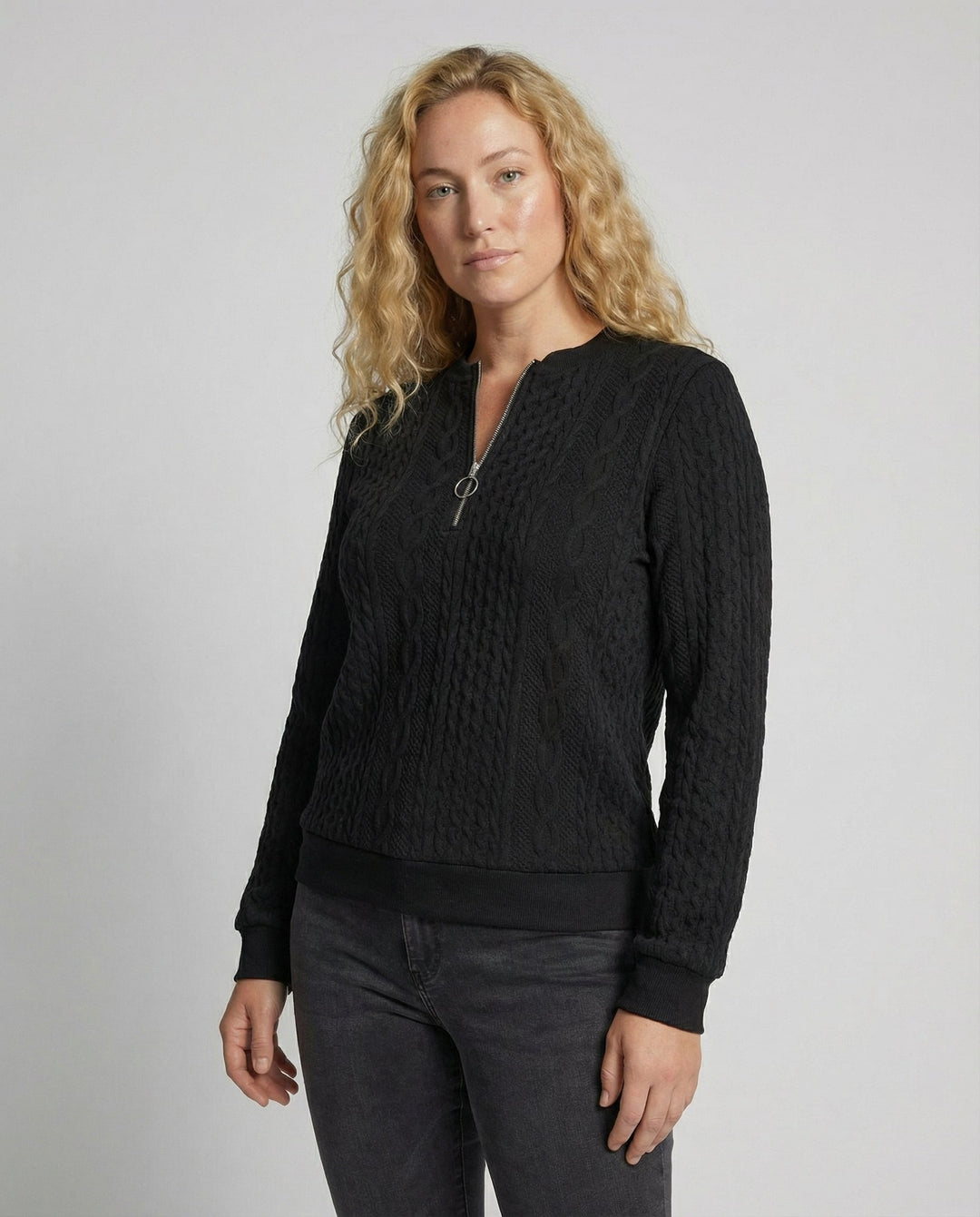 Damen-Strickpullover mit Struktur und lockerem Schnitt auf der Produktansicht