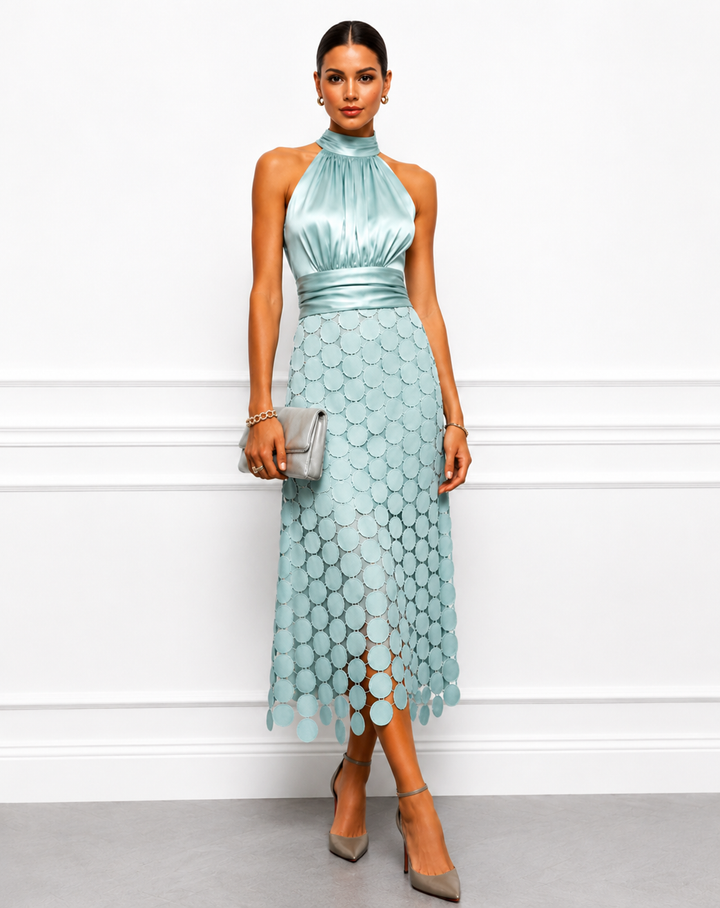 Damen Midikleid mit Halterneck und Satin-Optik in eleganter Frontansicht