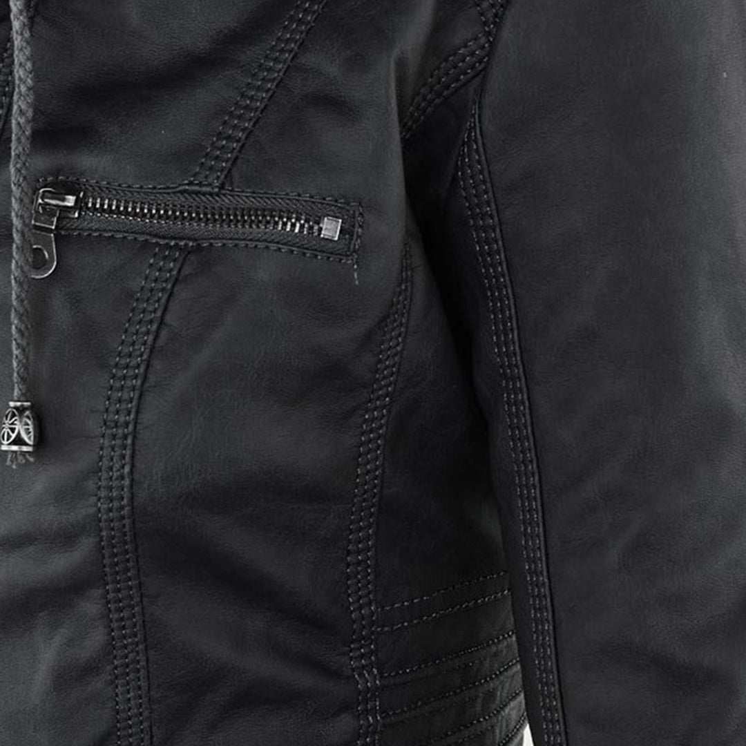 Damenjacke mit Kapuze passend zu legeren Outfits