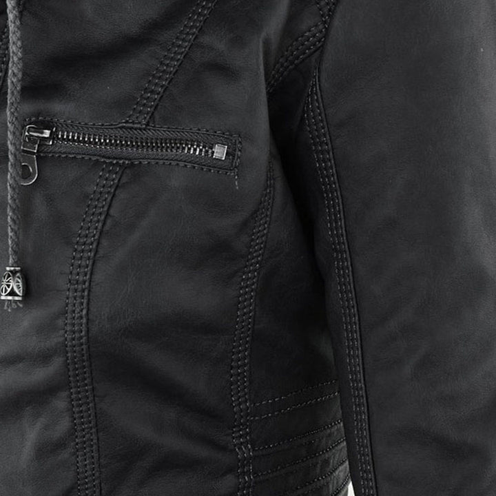 Damenjacke mit Kapuze passend zu legeren Outfits