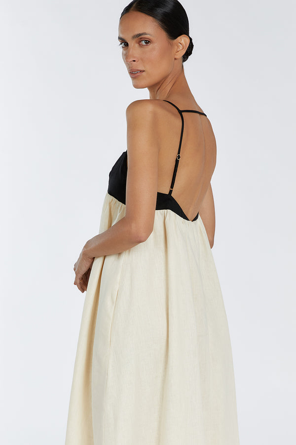 Elegantes Sommer-Maxikleid aus Leinen mit quadratischem Ausschnitt
