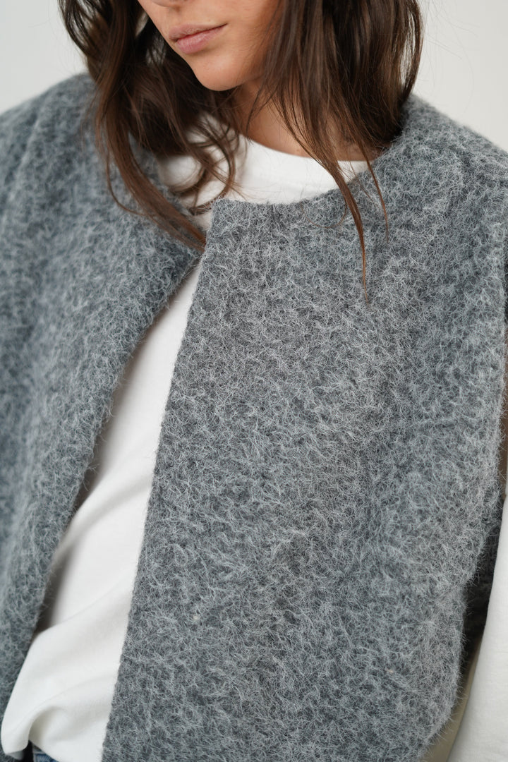 Weiche Strickjacke für Damen mit zwei aufgesetzten Taschen