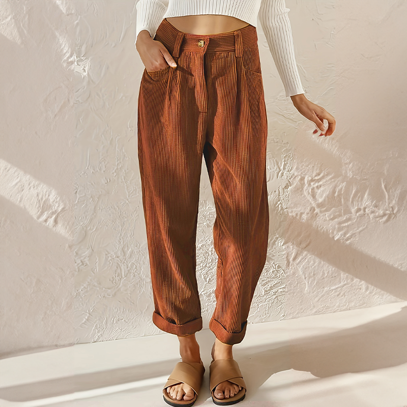 Detailansicht des hohen Bundes der Damen-Cordhose