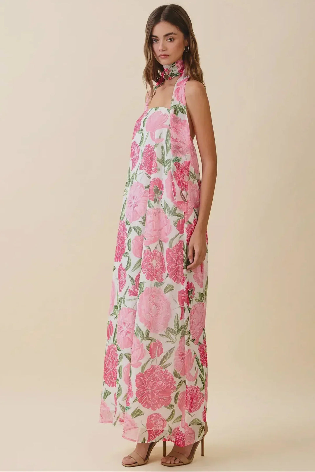 Rosé Maxikleid mit Blumenprint, langer Silhouette und elegantem Fall