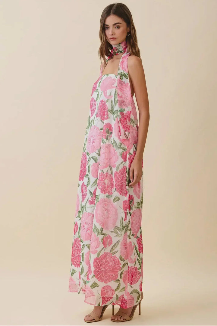 Rosé Maxikleid mit Blumenprint, langer Silhouette und elegantem Fall
