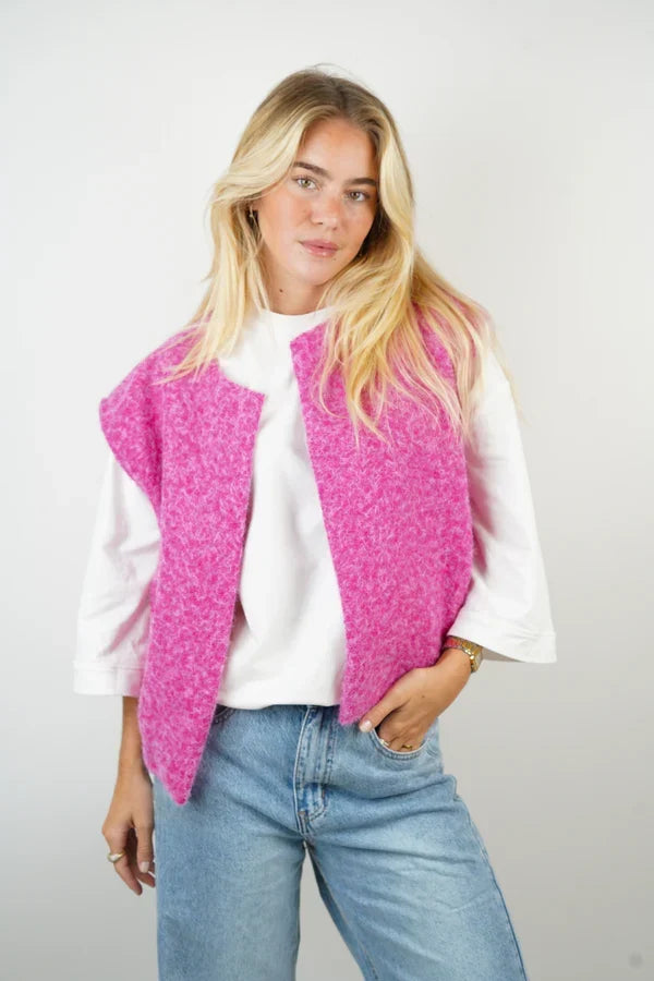 Detailansicht der Taschen an der Damen-Strickjacke