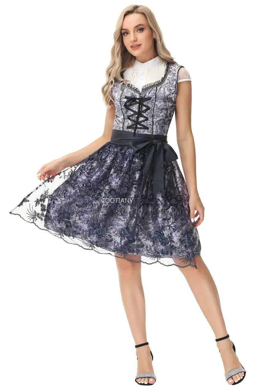 Traditionelles Dirndl im Detail fotografiert