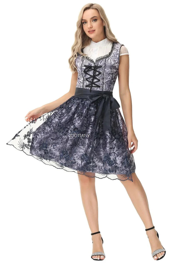 Traditionelles Dirndl im Detail fotografiert