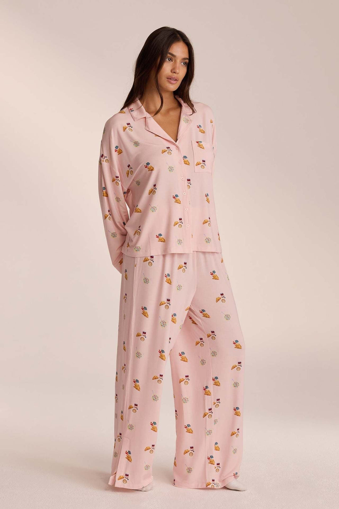 Damen Zweiteiler mit weiter Hose und Mini-Print in kompletter Vorderansicht