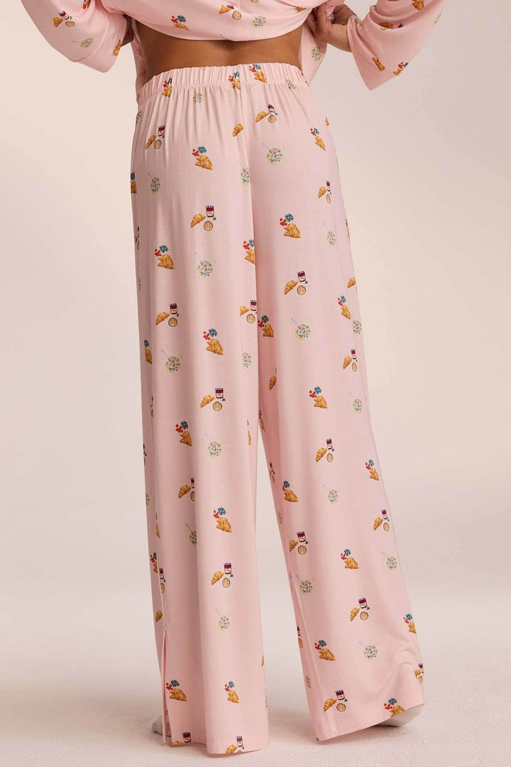Elegantes Set für Damen mit weiter Hose und Mini-Print von hinten gezeigt