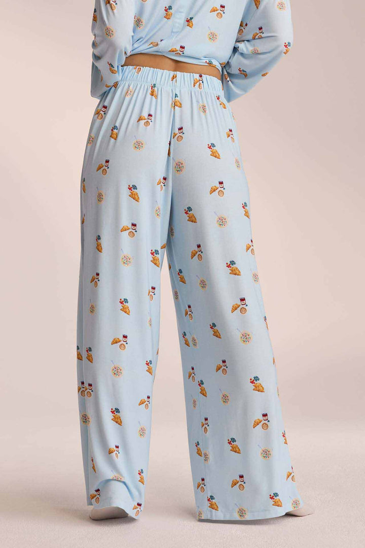 Damen Zweiteiler mit weiter Hose und Mini-Print als vollständiger Look