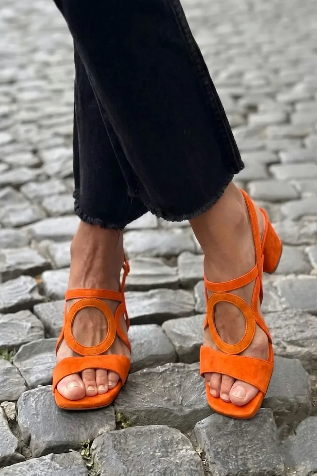 Damen Absatzsandalen in Veloursoptik als stilvolle Schuhe für festliche Anlässe