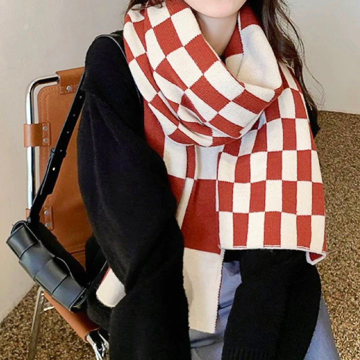 Karierter Wollschal aus reiner Wolle in voller Länge