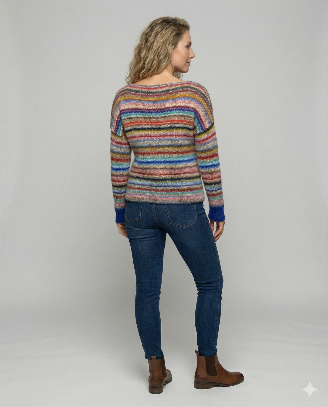 Damenpullover im skandinavischen Stil mit klassischem Strickmuster