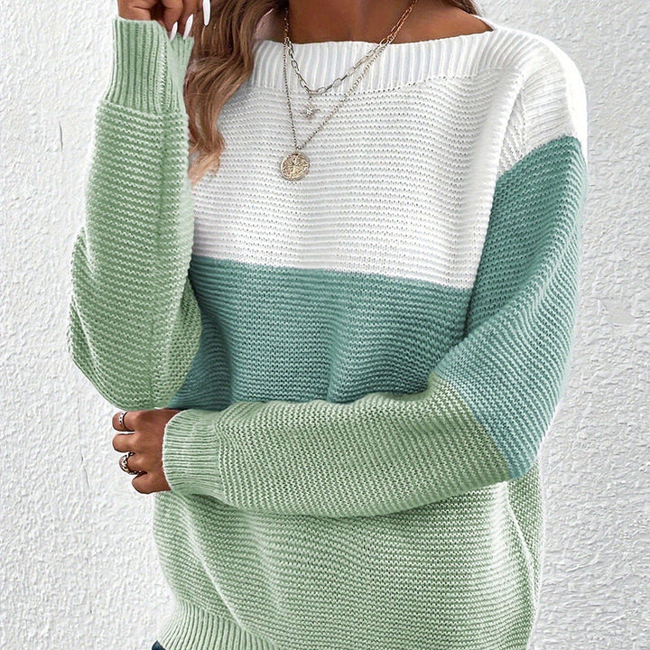 Damen Langarm-Strickpullover von der Seite fotografiert