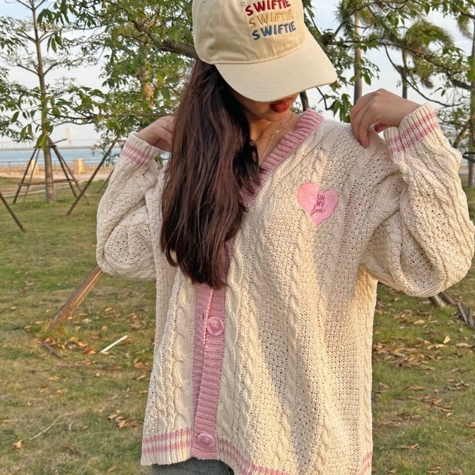 Damen-Strickcardigan mit Zopfmuster und Herz-Stern-Applikationen
