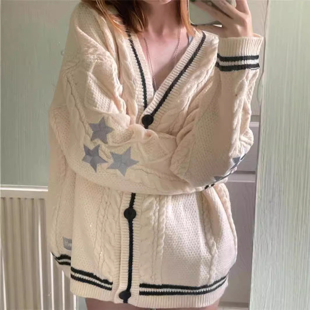 Damen Oversized Cardigan mit Zopfmuster und V-Ausschnitt, Vorderansicht
