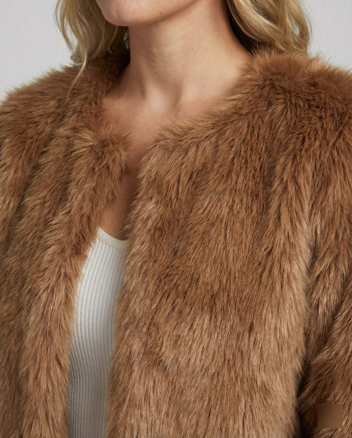 Kuschelige Damen-Kurzjacke als stilvolle Übergangsjacke