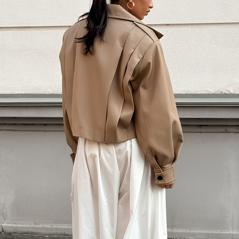Seitliche Ansicht der kurzen Damen-Cropped-Jacke