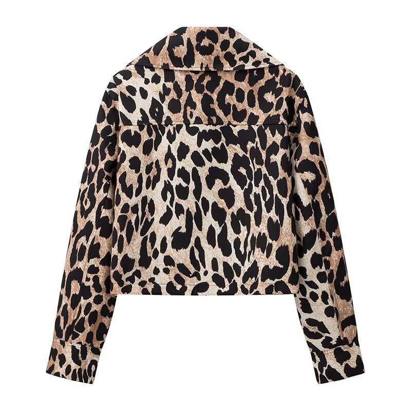 Damen-Cropped-Jacke mit auffälligem Leopardenmuster und modernem Schnitt