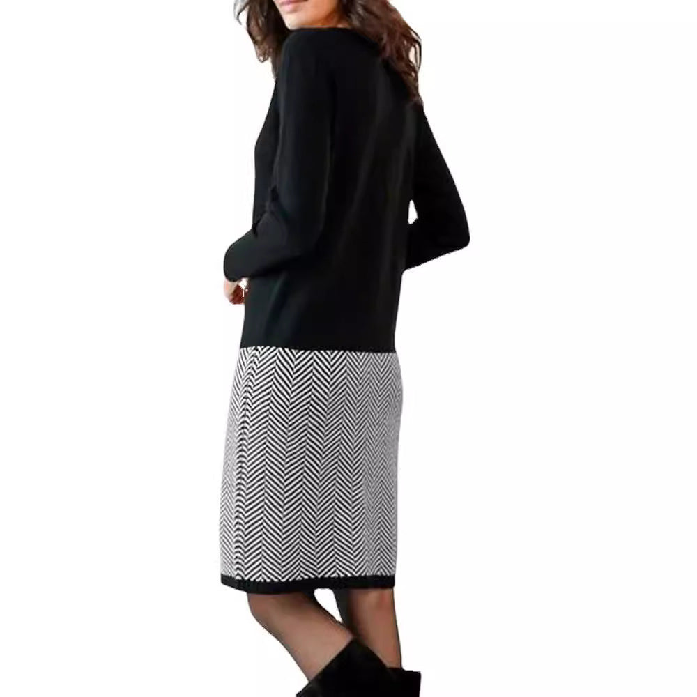 Detailansicht des Chevron-Musters am Damen-Strickkleid