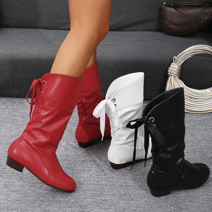 Seitliche Ansicht der Damenstiefel mit gerafftem Schaft