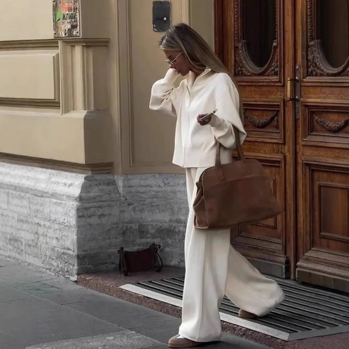 Damen-Zweiteiler aus Strick mit kurzem Cardigan und weiter Hose von vorn