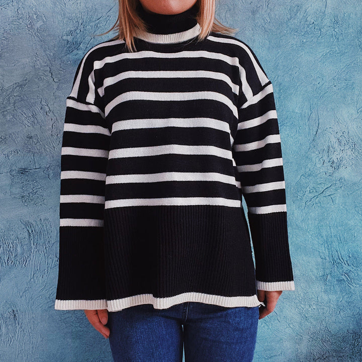 Damenpullover mit klassischem Streifenmuster