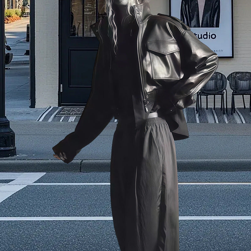 Damenjacke von vorne mit markanter Silhouette