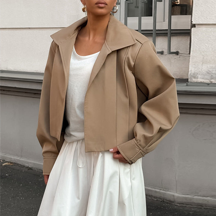 Damen-Cropped-Jacke mit überschnittenen Schultern in der Vorderansicht