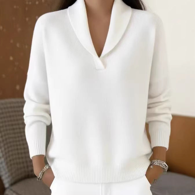 Seitliche Ansicht des Damen-Strickpullovers mit Kragen