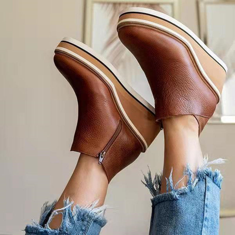 Damen-Stiefelette mit elastischen Einstiegsleisten im Detail