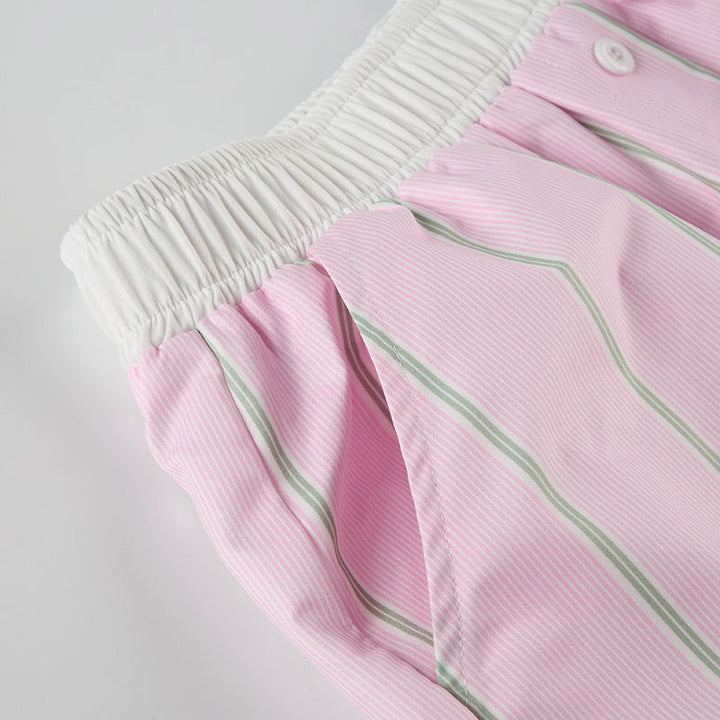 Rückansicht der Damen Shorts mit Colorblock-Muster und lockerer Form