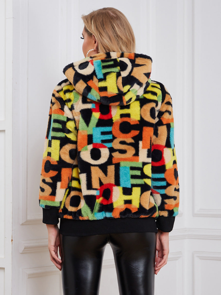 Damenjacke mit flauschiger Oberfläche und buntem Farbdesign