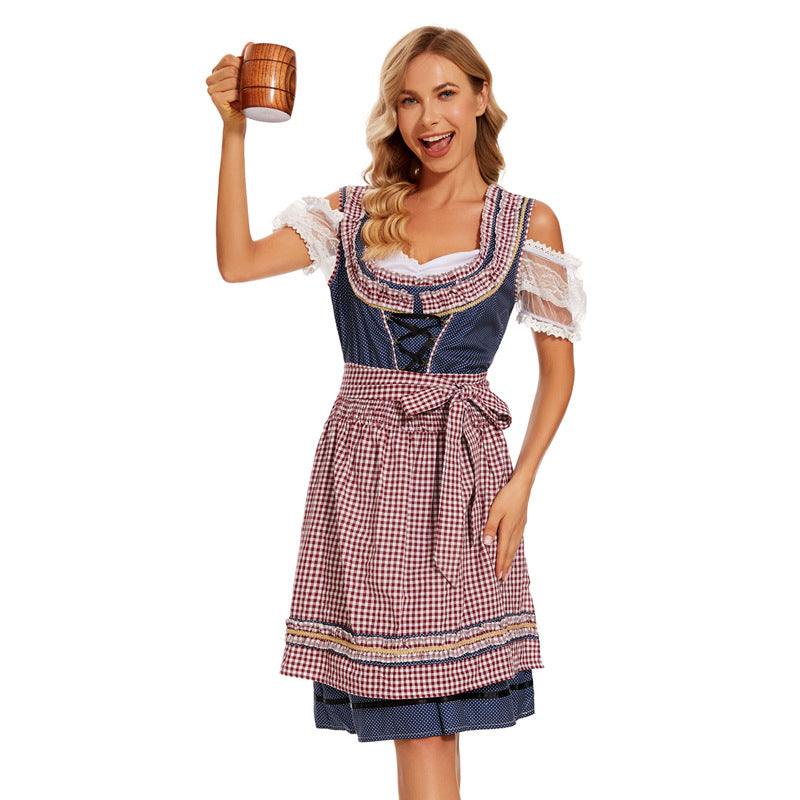 Detailansicht der Spitzenärmel am Damen-Dirndlkleid
