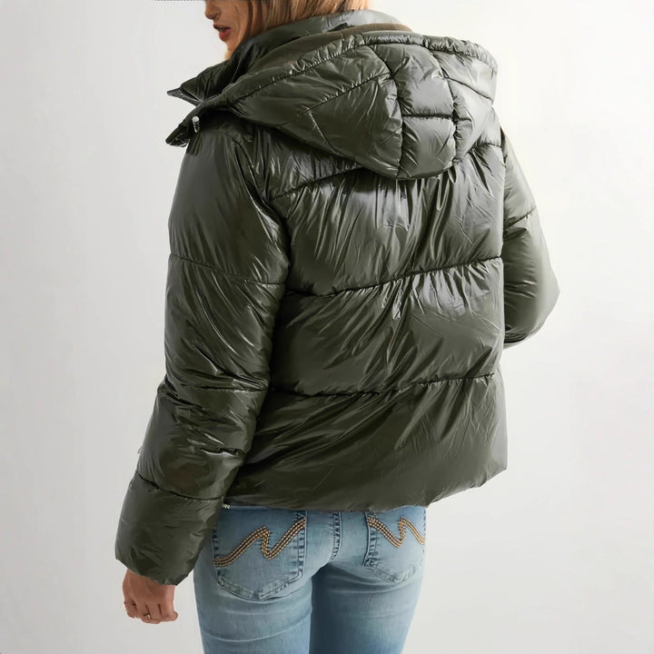 Glänzende Winterjacke für Damen mit praktischer Kapuze