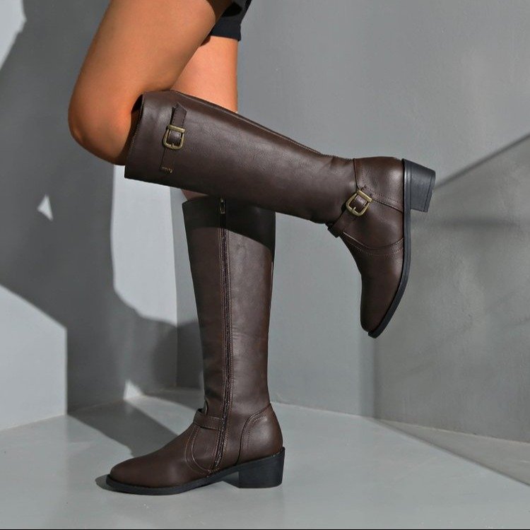 Rückansicht der Damen-Reitstiefel mit kniehohem Schaft